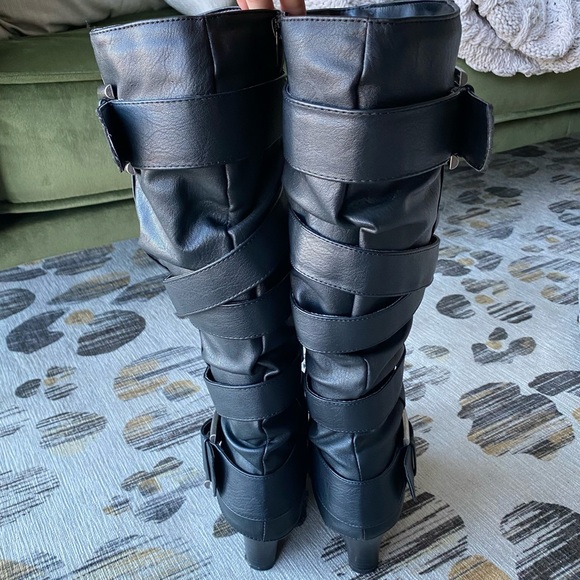 knee-high boots - Picture 2 of 5